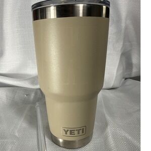 YETI Rambler 30oz Tumbler Sand/Tan Stainless Steel Vacuum Insulated Mug Straw